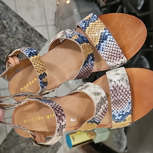 MADDEN GIRL, SZ 9. SANDALS WITH 3.5 CHUNKY HEEL. - Picture 6 of 11